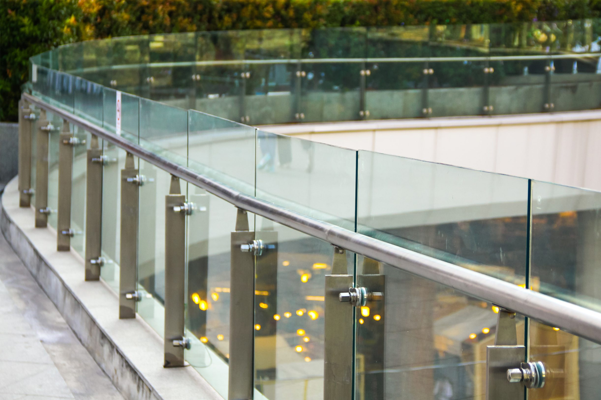 Cam Küpeşte Uygulama