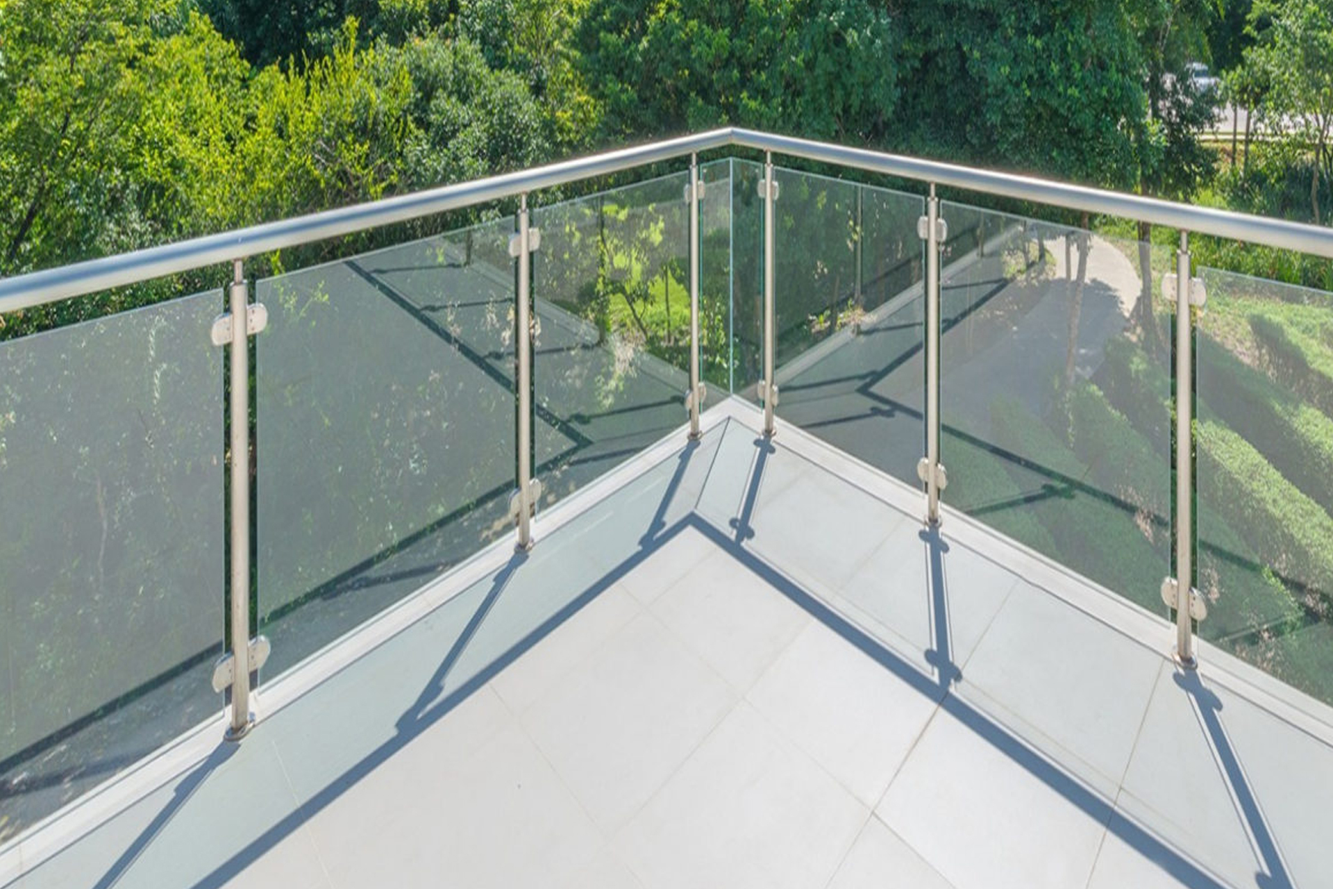 Cam Küpeşte Korkuluk Sistemleri