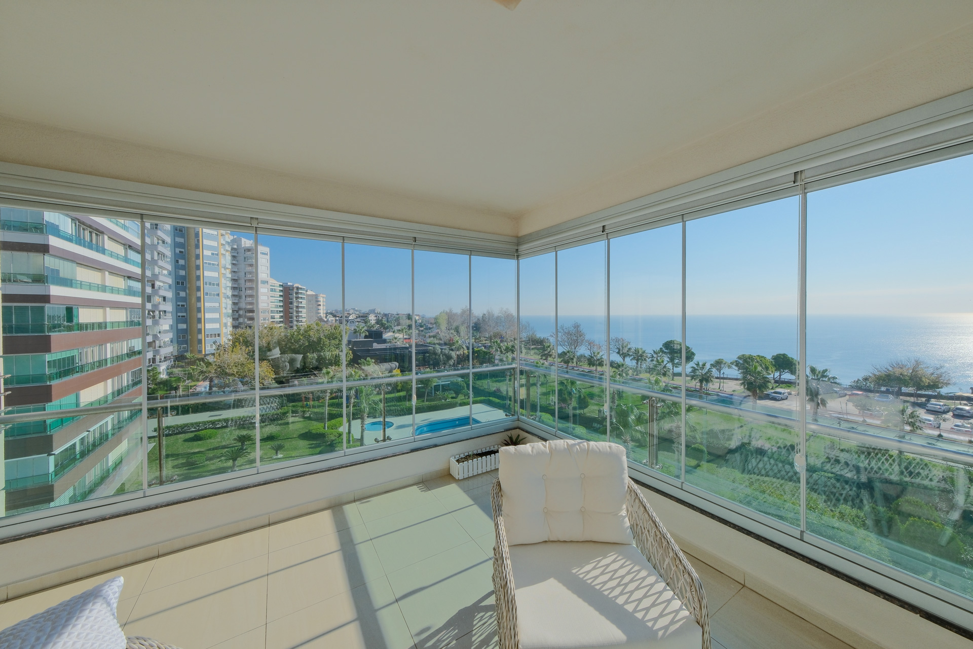 Lüx Perdeli Cam Balkon Sistemi