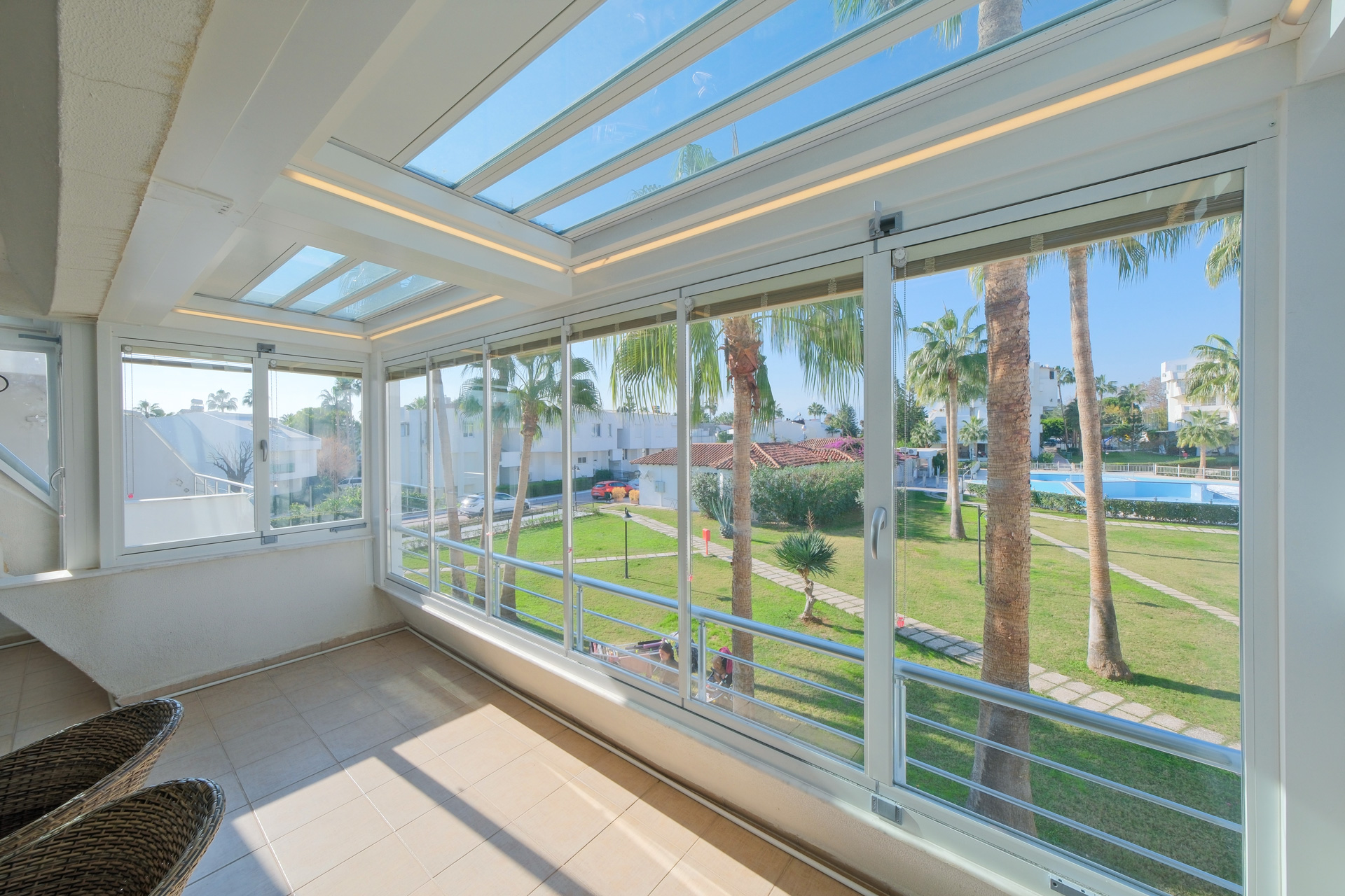 Ultra Isıcamlı & Jaluzili Cam Balkon Sistemi